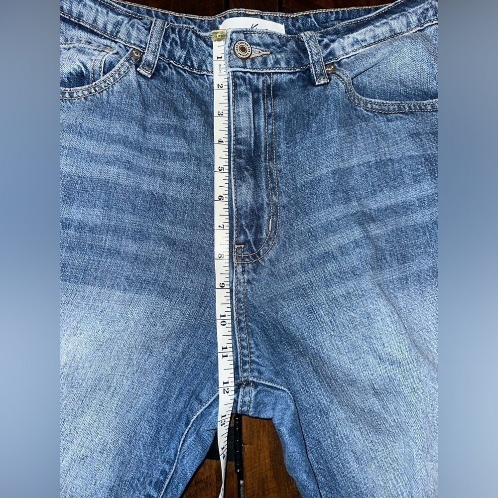UEC KanCan Sz. 9/28
Kancan Women's Ultra High Rise Distressed Mom Jeans - Picture 13 of 14